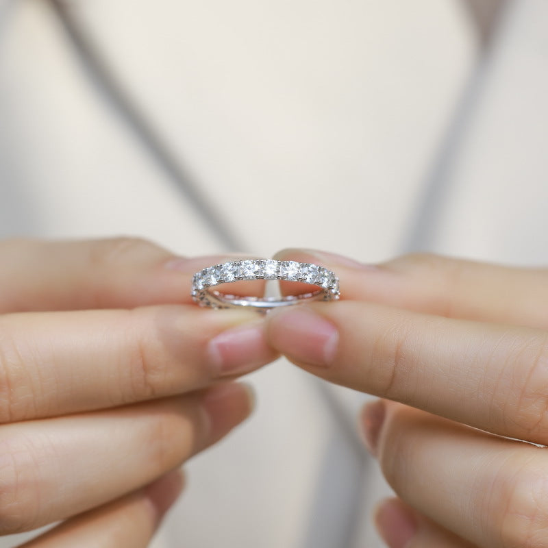 Moissanite Ring For Women Set With Colored Diamonds Fashionable And Subtly Luxurious