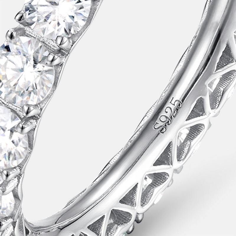 Moissanite Ring For Women Set With Colored Diamonds Fashionable And Subtly Luxurious